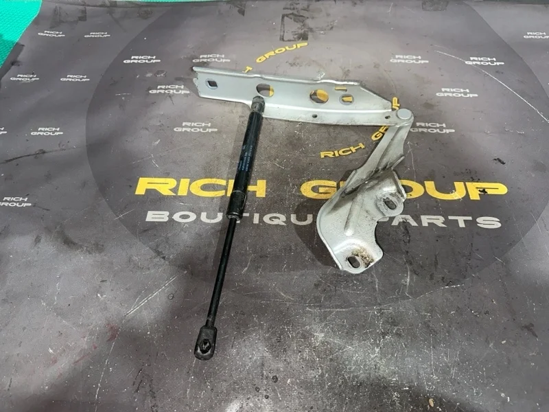 Петля капота Audi A6 2013 4G8823302E 4G2 CGLC, правая