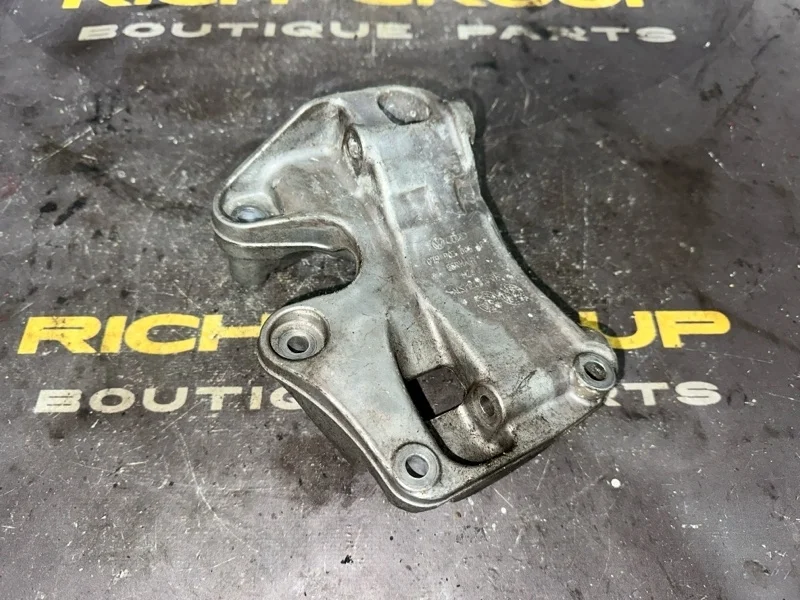 Кронштейн генератора Audi A8 2010 079903805AF D4 CDRA