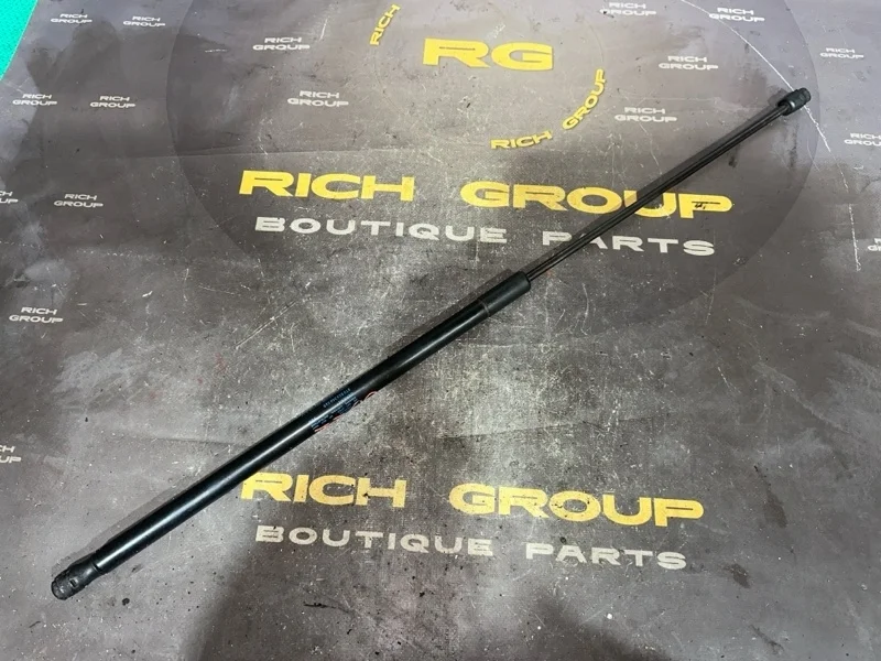 Амортизатор капота Audi A4 2009 8T082335902S 8K2 CAEB