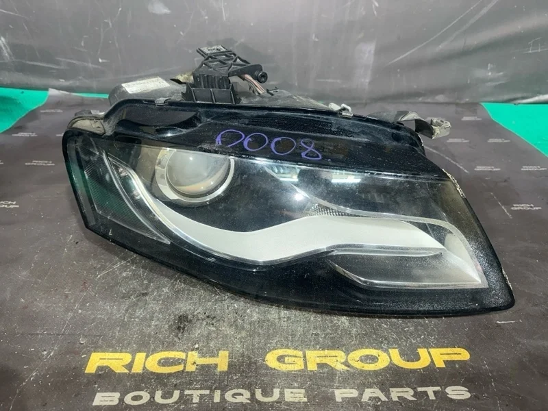 Фара Audi A4 2009 8K0941030 B8 CAEB, правая