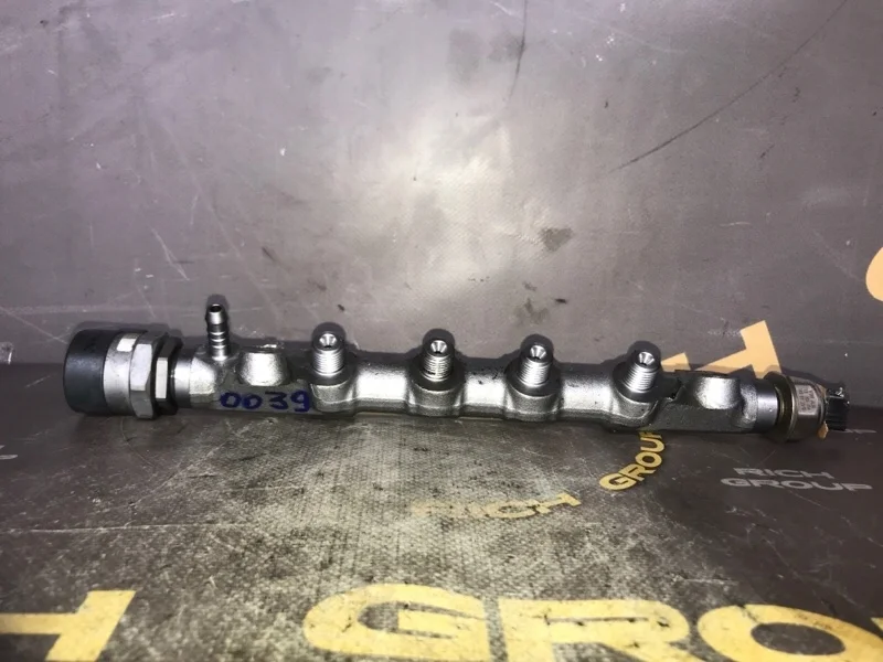 Топливная рейка Audi A5 2013 03L130089Q 8TA CGLC