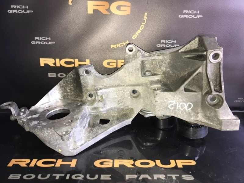 Кронштейн генератора Audi A6 2013 03L903143R 4G2 CGLC