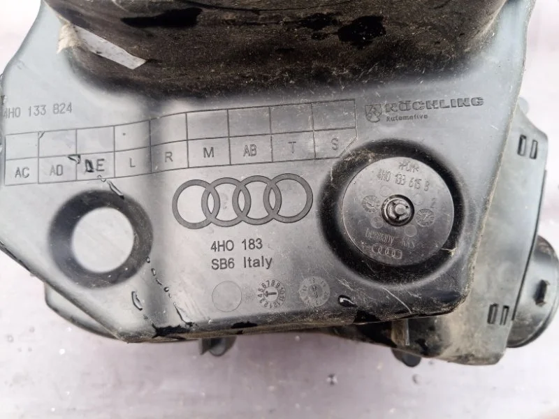 Корпус воздушного фильтра Audi A8 2010 4H0133824 D4 CDRA