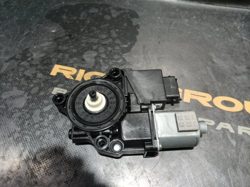 Мотор стеклоподъемника Kia Optima 26.12.2017 82450D4000 JF G4ND, передний левый