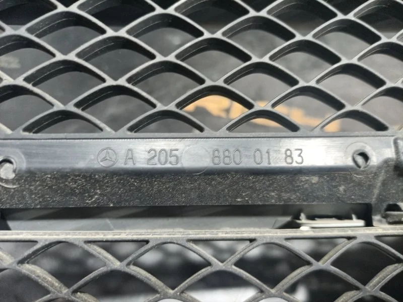 Решетка радиатора Mercedes-Benz A2058800183