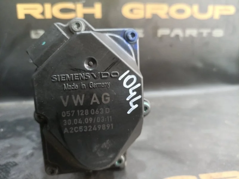 Дроссельная заслонка Audi A6 057128063D 4F2 CCA