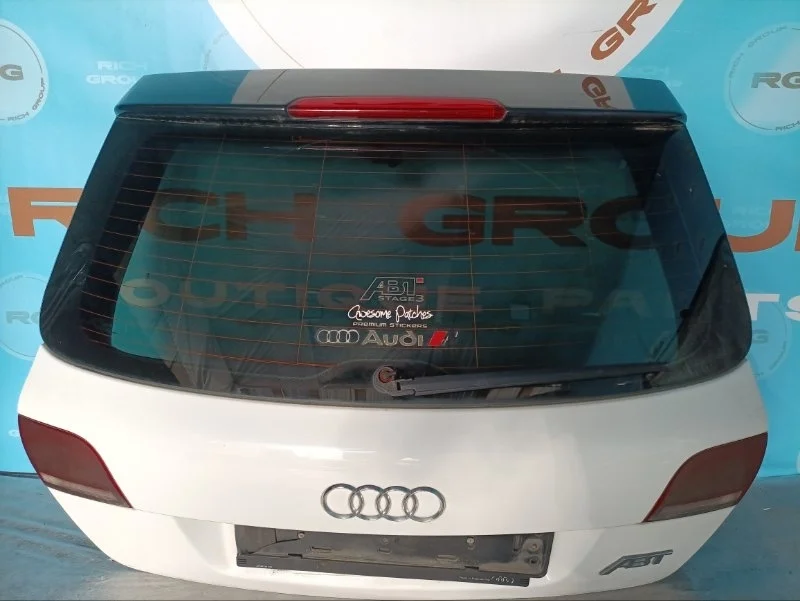 Крышка багажника Audi A3 2010 8P4827023H 8P CBF, задняя
