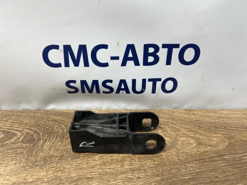 Кронштейн радиатора Volkswagen Touareg 2012 7P0121079B NF CGR, правый