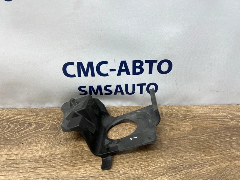 Кронштейн бампера Volkswagen Touareg 2012 7P6807897B NF CGR, передний левый