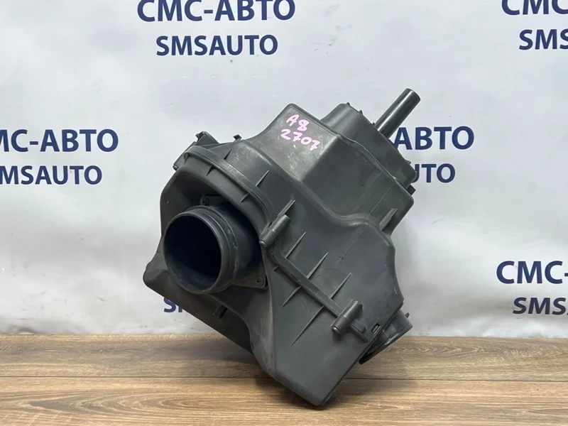 Корпус воздушного фильтра Audi A8 2011 4H0133824L D4 4.2 CDR, правый