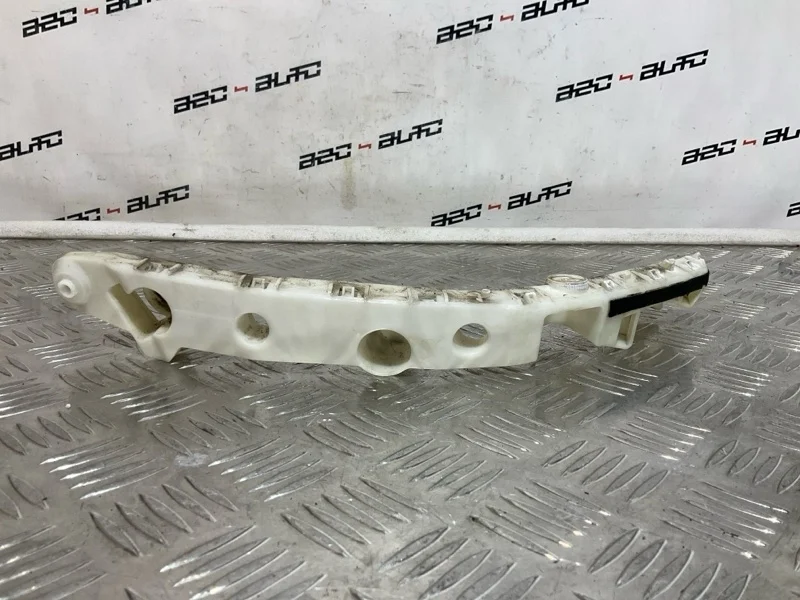 Крепление бампера Nissan Juke 2011 622221KA0A 1.6, переднее правое