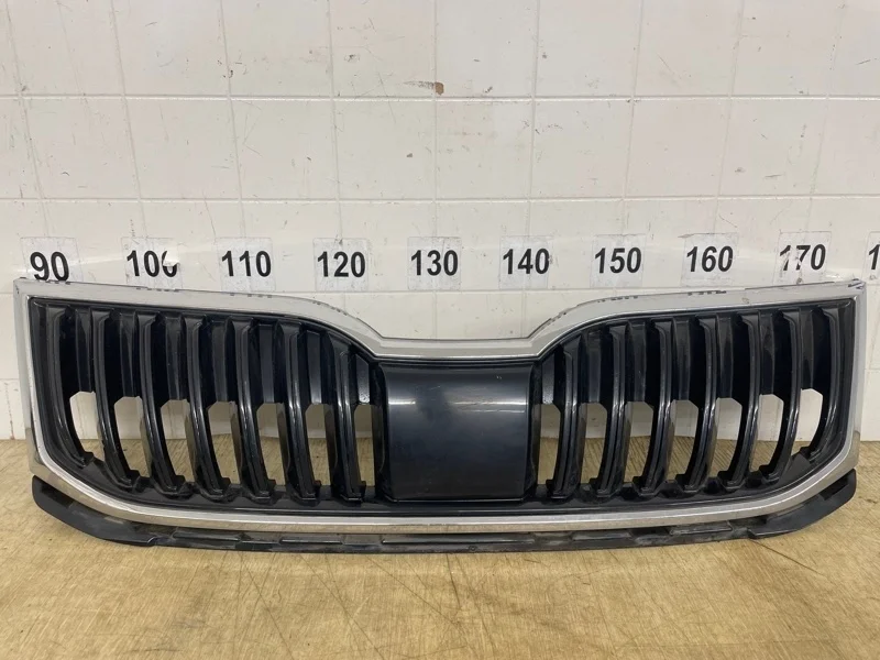 Решетка радиатора Skoda Octavia 2013 2014 2015 2016 2017 2018 2019 2020 5E0853653 A7