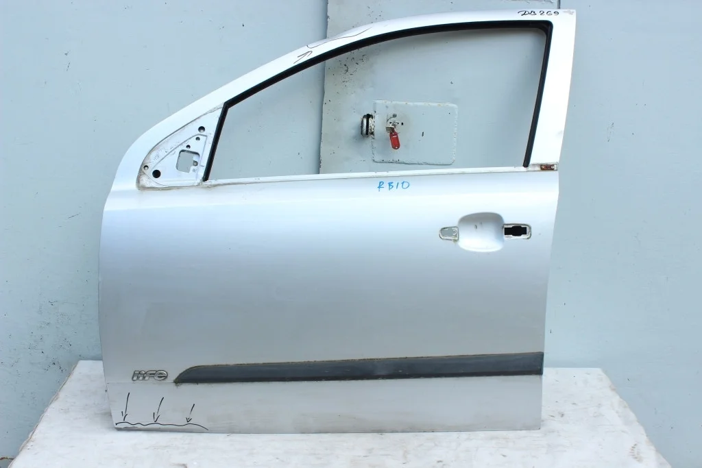 Дверь передняя левая дефект Opel Astra H ДВ269