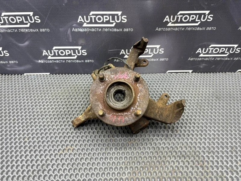 Поворотный кулак со ступицей Ford Focus 2003 1078998 СЕДАН 1.6 CDDA, передний правый