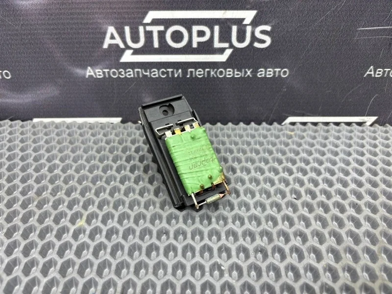 Резистор печки Ford Focus 2003 XS4H18B647BA СЕДАН 1.6 CDDA
