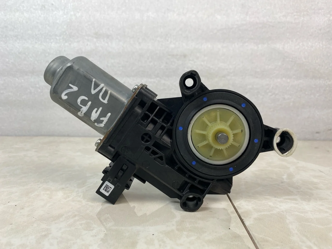Моторчик стеклоподъемника Skoda Fabia 2 2007-2015 6R0959801P, передний левый