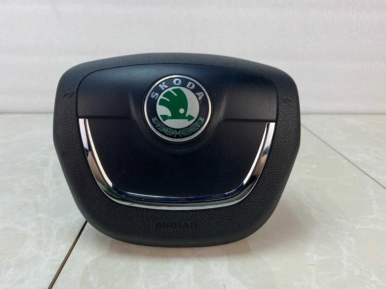 Подушка безопасности в руль Skoda Superb 3T 2011 1Z0880201AK УНИВЕРСАЛ 1.8 CDAA