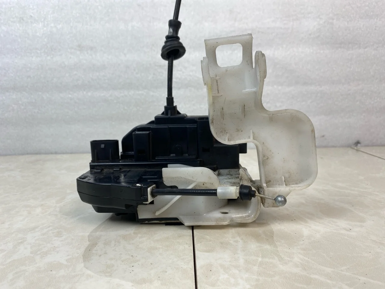 Замок двери Kia Ceed 1 Ed 2007-2012 813101H020, передний левый