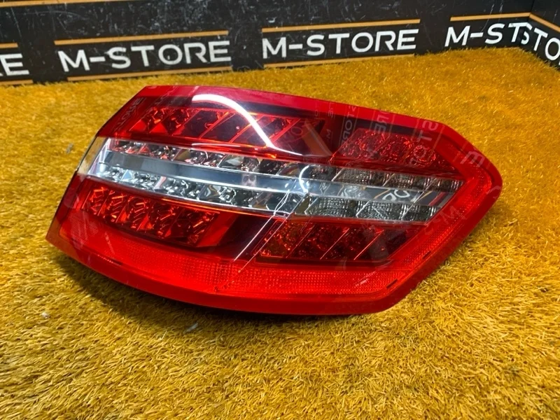 Фонарь задний Mercedes-Benz E-Class 2009 A2128201264 W212 272.952, правый