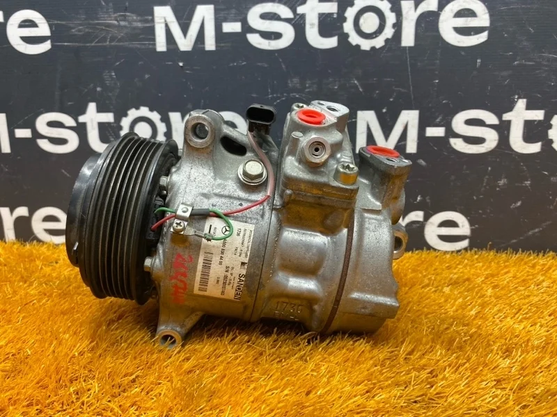 Компрессор кондиционера Mercedes-Benz C-Class 2014 A0008303002 W205 274.920