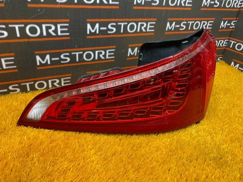 Фонарь задний Audi Q5 2009 8R0945094A 8R CDNC, правый