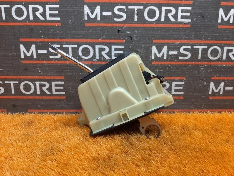 Селектор акпп Mercedes-Benz C-Class 2011 A2042677524 W204 271.860