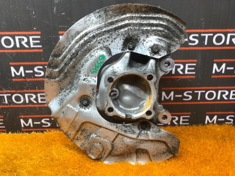 Кулак поворотный Bmw X1 2013 31216784865 E84 N46B20B, передний левый