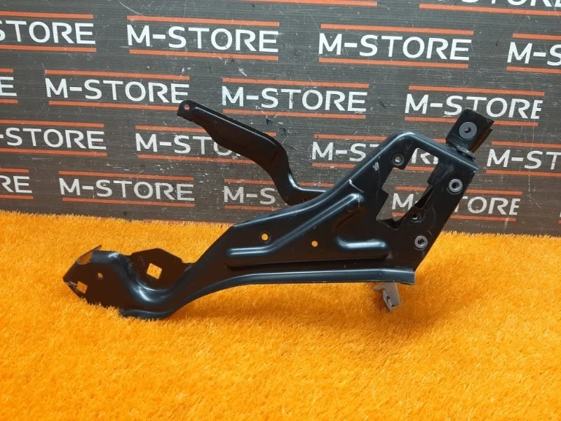 Кронштейн фары Mercedes-Benz C-Class 2007 A2046200191 W204 271.950, левый