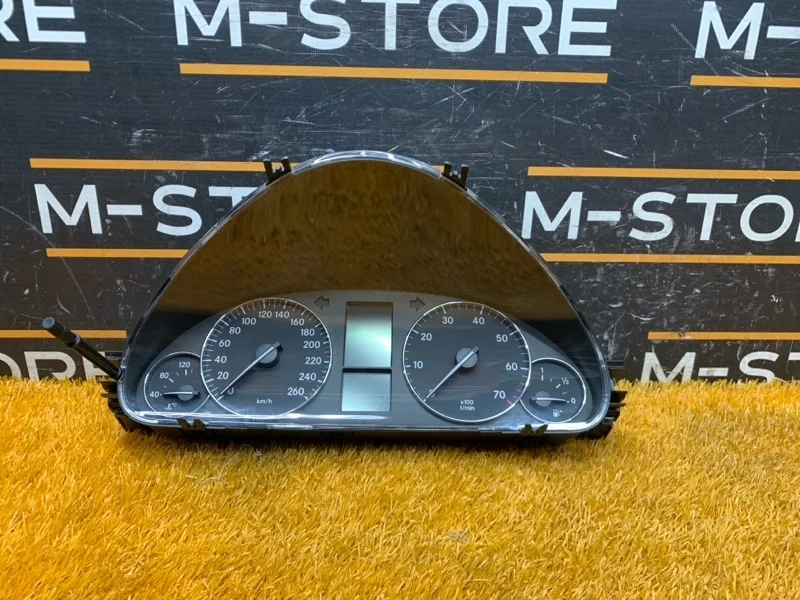 Щиток приборов Mercedes-Benz C-Class 2006 A2035404348 W203 271.940