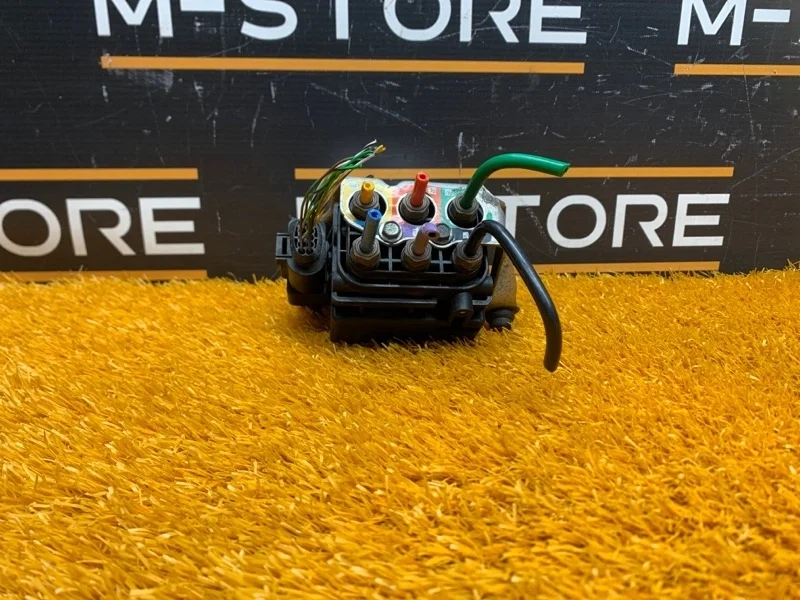 Блок клапанов пневмоподвески Porsche Cayenne 2006 95535890300 955 M4800