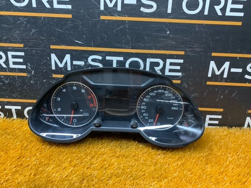 Щиток приборов Audi Q5 2009 8R0920930A 8R CDNC