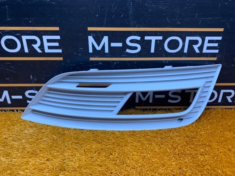 Оправа туманки Audi A4 2013 8K0807682K B8/8K CDNC, правая