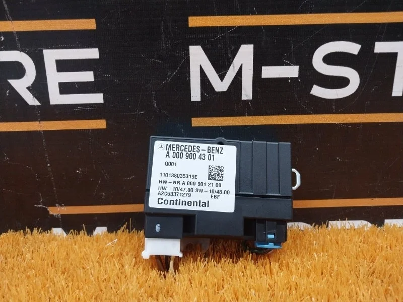 Блок управления топливным насосом Mercedes-Benz C-Class 2011 A0009004301 W204 276.957