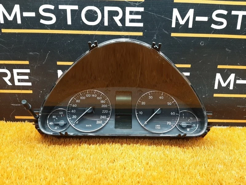 Щиток приборов Mercedes-Benz C-Class 2006 A2035404348 W203 271.946