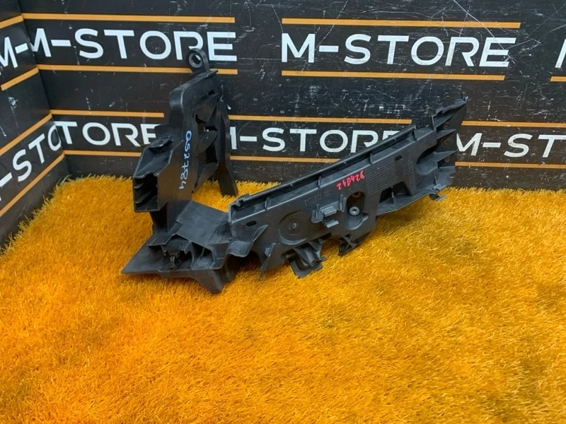 Кронштейн фары Audi Q5 2010 8R0805607B 8R CDNC, левый