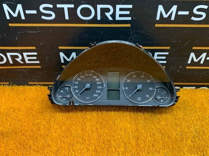 Щиток приборов Mercedes-Benz C-Class 2006 A2035404348 W203 271.940