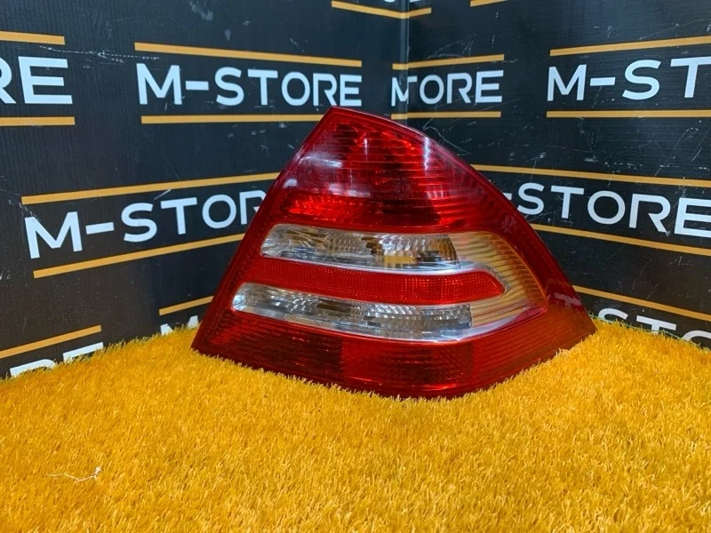 Фонарь задний Mercedes-Benz C-Class 2005 A2038202064 W203 271.948, правый