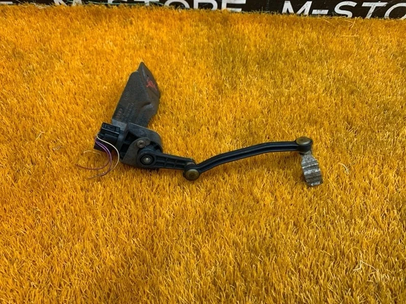 Датчик высоты дорожного просвета Audi A4 2007 8E0907503 B7/8E ALT