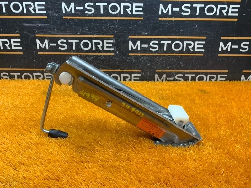 Домкрат Mercedes-Benz C-Class 2009 A2115830415 W204 272.947