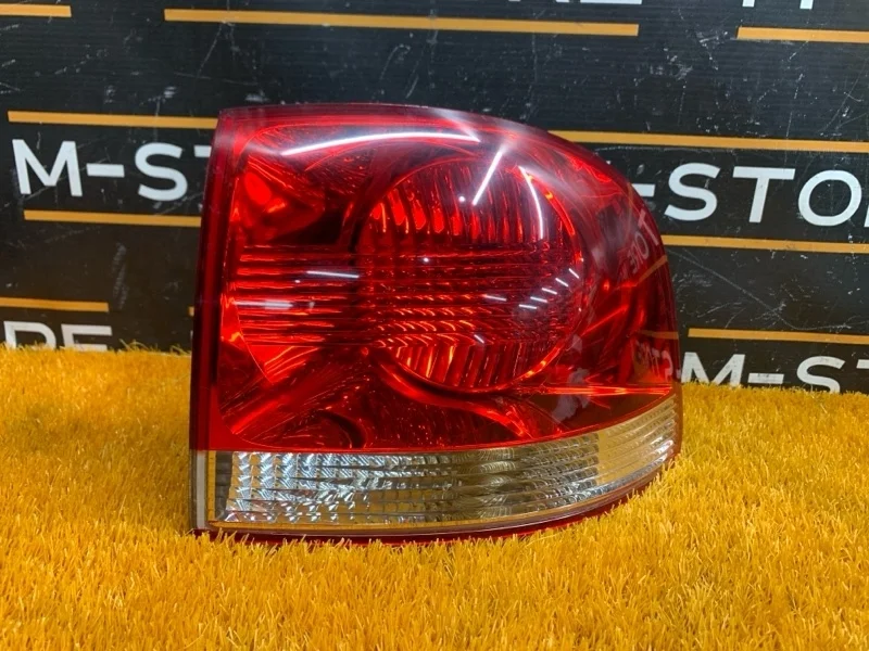Фонарь задний Volkswagen Touareg 2004 7L6945096K 7L AZZ, правый