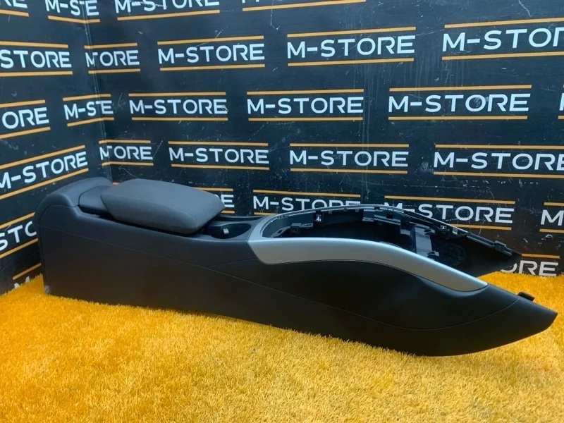 Подлокотник Audi A4 2010 8K0863244A B8/8K CDNC