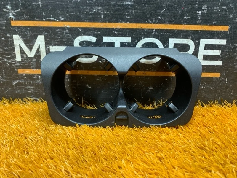 Подстаканник Mercedes-Benz C-Class 2014 A2056800691 W205 274.920