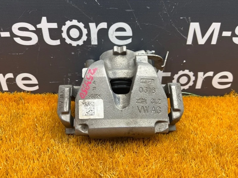 Суппорт Audi A4 2016 8W0615124 B9/8W CVKB, передний правый