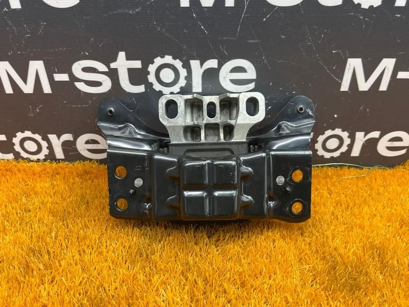 Подушка двигателя Volkswagen Passat 2015 5Q0199555R B8/3G CZEA