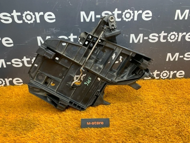 Кронштейн фары Porsche Cayenne 2007 7L5941046 957 M4801, правый