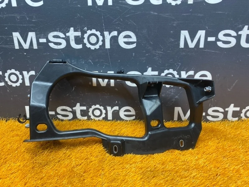 Кронштейн фары Volkswagen Touareg 2010 7P6806510 7P CGRA, правый