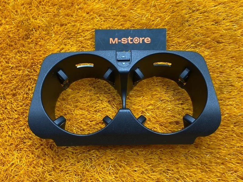 Подстаканник Mercedes-Benz C-Class 2014 A2056800691 W205 274.920, передний