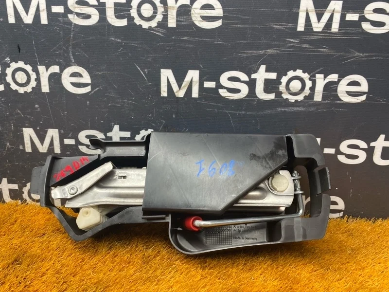 Домкрат Mercedes-Benz C-Class 2001 A2035830415 W203 111.951