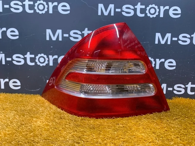 Фонарь задний Mercedes-Benz C-Class 2001 A2038200164 W203 111.951, левый
