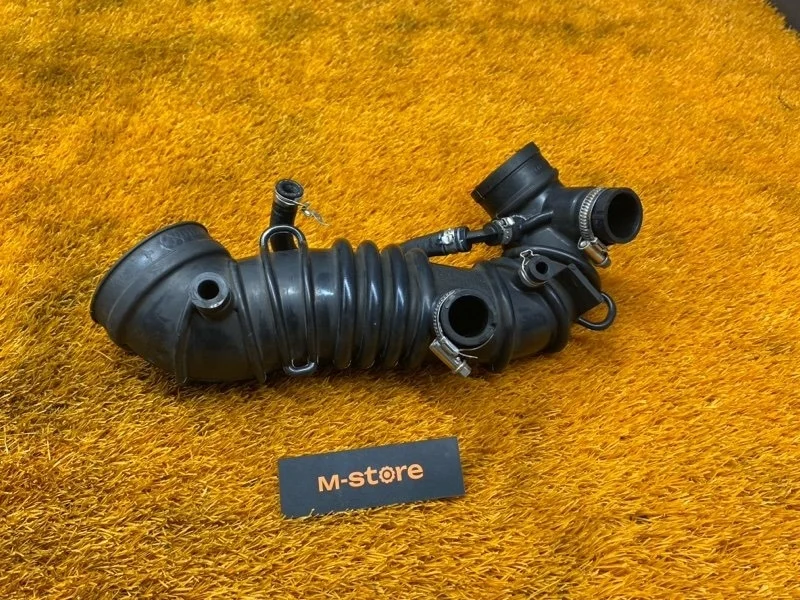 Патрубок воздушного фильтра Audi A4 2004 06B133356AA B6/8E AMB